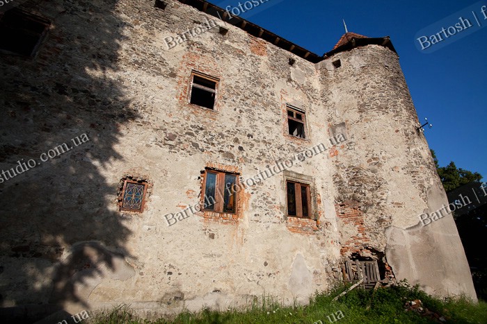 Украина, Закарпатье. село Чинадиево. Замок Сент-Миклош (Чинадиевский замок) построен на стыке XIV и XV веков