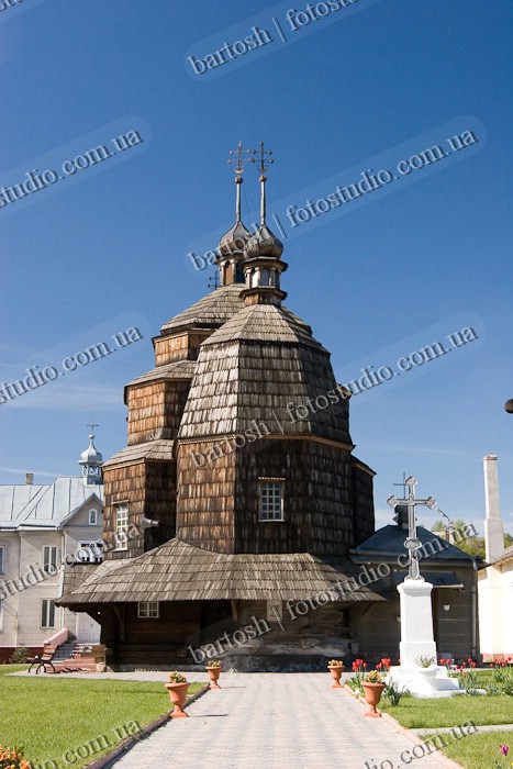 Деревянная трехсрубная церковь Вознесения (1717 г), город Чортков, Тернопольская область, Украина