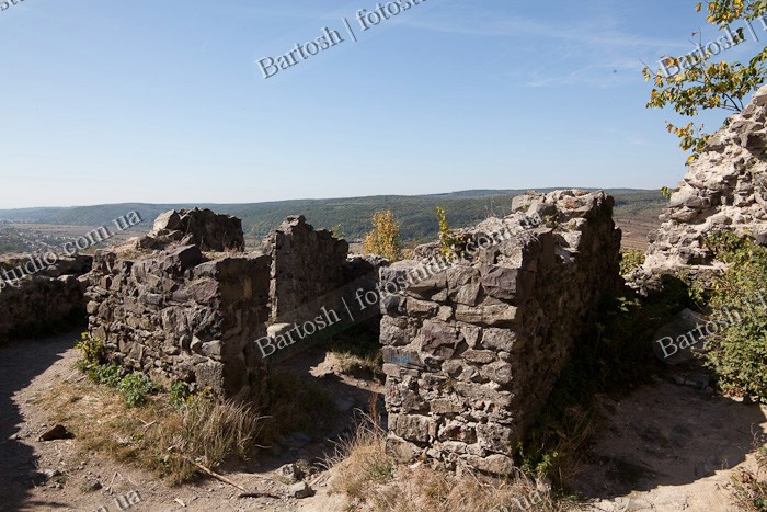 Украина, Закарпатье. Невицкий замок. Башня Донжон