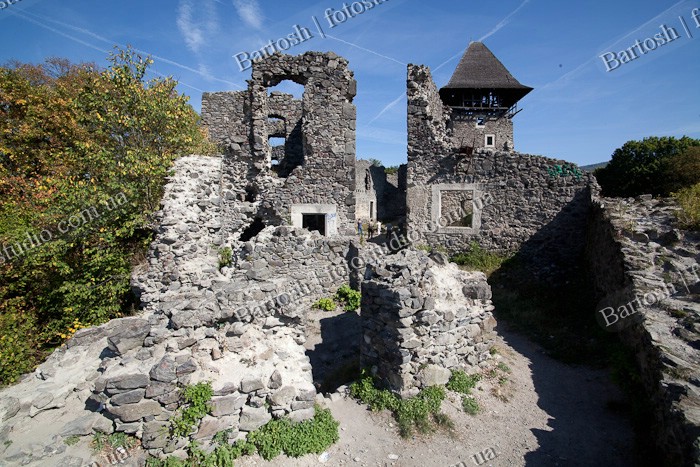 Украина, Закарпатье. Невицкий замок. Башня Донжон