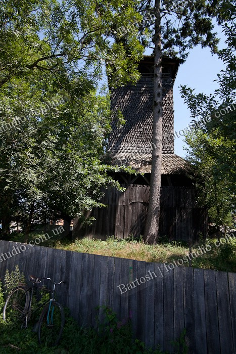 Украина, Закарпатье. село Сокирниця. Николаевская церковь построена в 1709 году. Перенесена из села Шашвар,  Виноградовского района