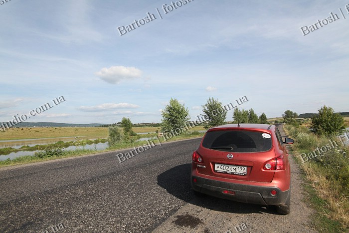 Украина, Закарпатье. Nissan Qashqai по дороге Ужгород-Рахов
