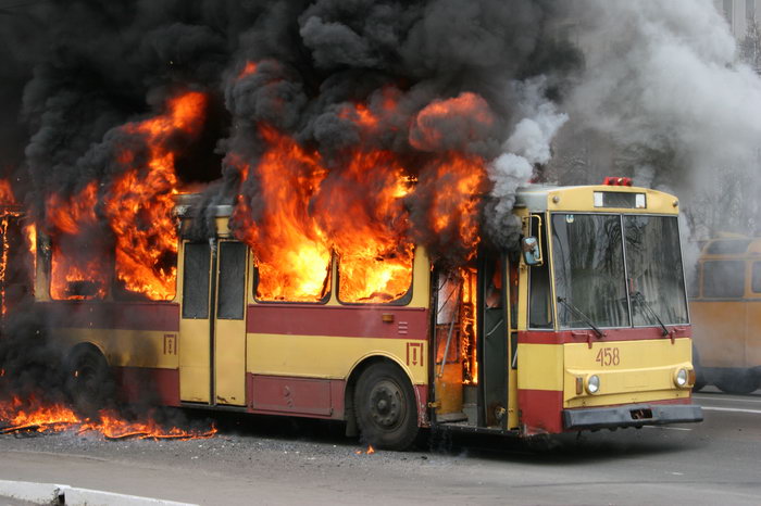 Пожар в троллейбусе. Репортажный фотограф  Киев Дмитрий Бартош