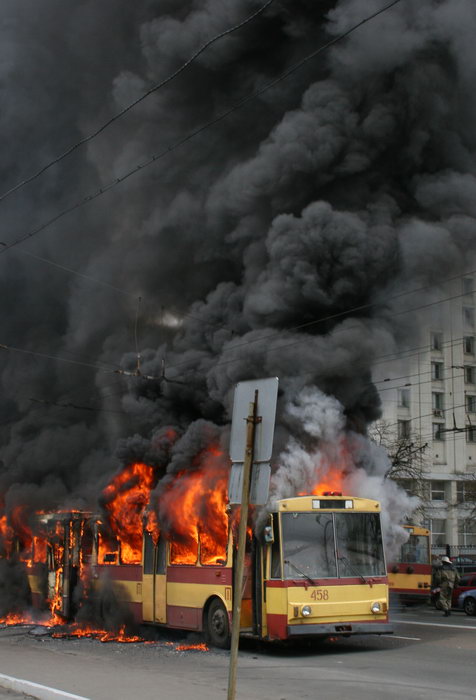 Пожар в троллейбусе. Репортажный фотограф  Киев Дмитрий Бартош