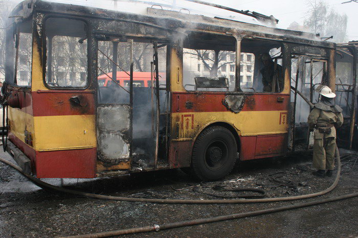 Пожар в троллейбусе. Репортажный фотограф Дмитрий Бартош