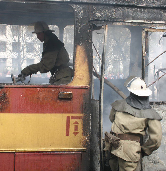 Пожар в троллейбусе. Репортажный фотограф Дмитрий Бартош