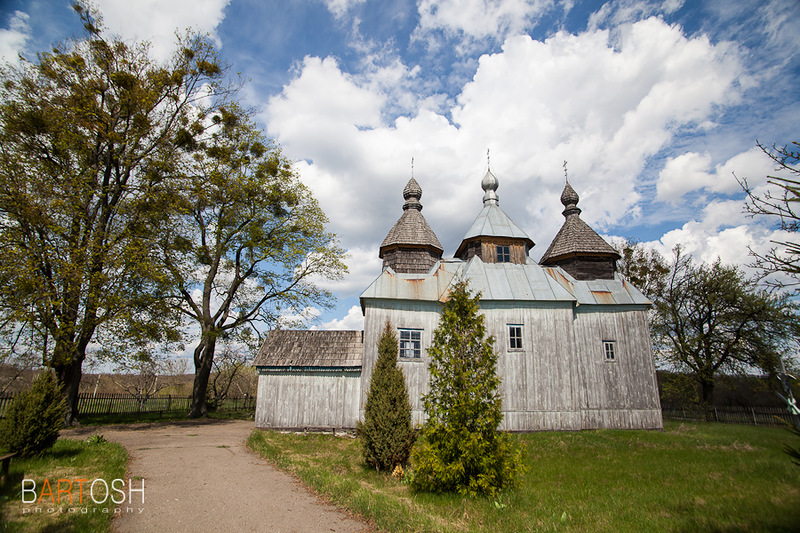 Фото деревянного храма в селе Пугачевка, Уманский район, Черкасская область. Фотобанк Украины