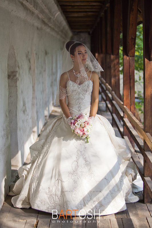 Бальное свадебное платье. Свадебный фотограф Бартош