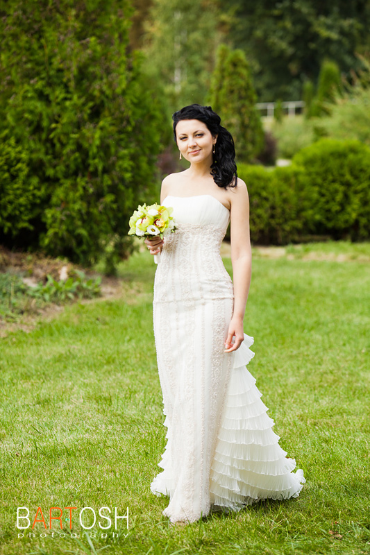 Облегающее свадебное платье. Свадебный фотограф Дмитрий Бартош