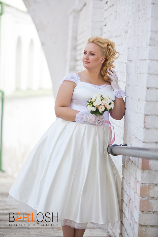 Свадебное платье для овального типо-сложения. Свадебный фотограф Дмитрий Бартош