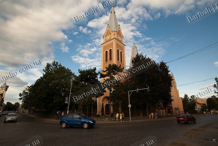 Украина, Закарпатье. Мукачево. Римо-католический костел.