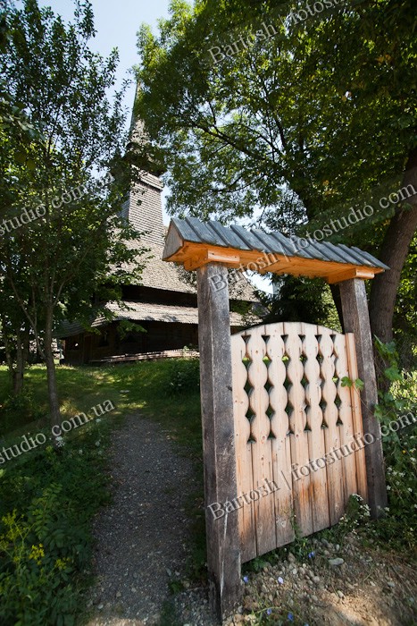 Украина, Закарпатье. село Сокирниця. Николаевская церковь построена в 1709 году. Перенесена из села Шашвар,  Виноградовского района